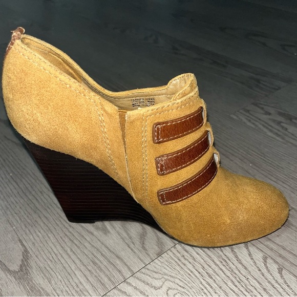 Tory Burch Gabriel High Wedge, Size 7M - Picture 11 of 16